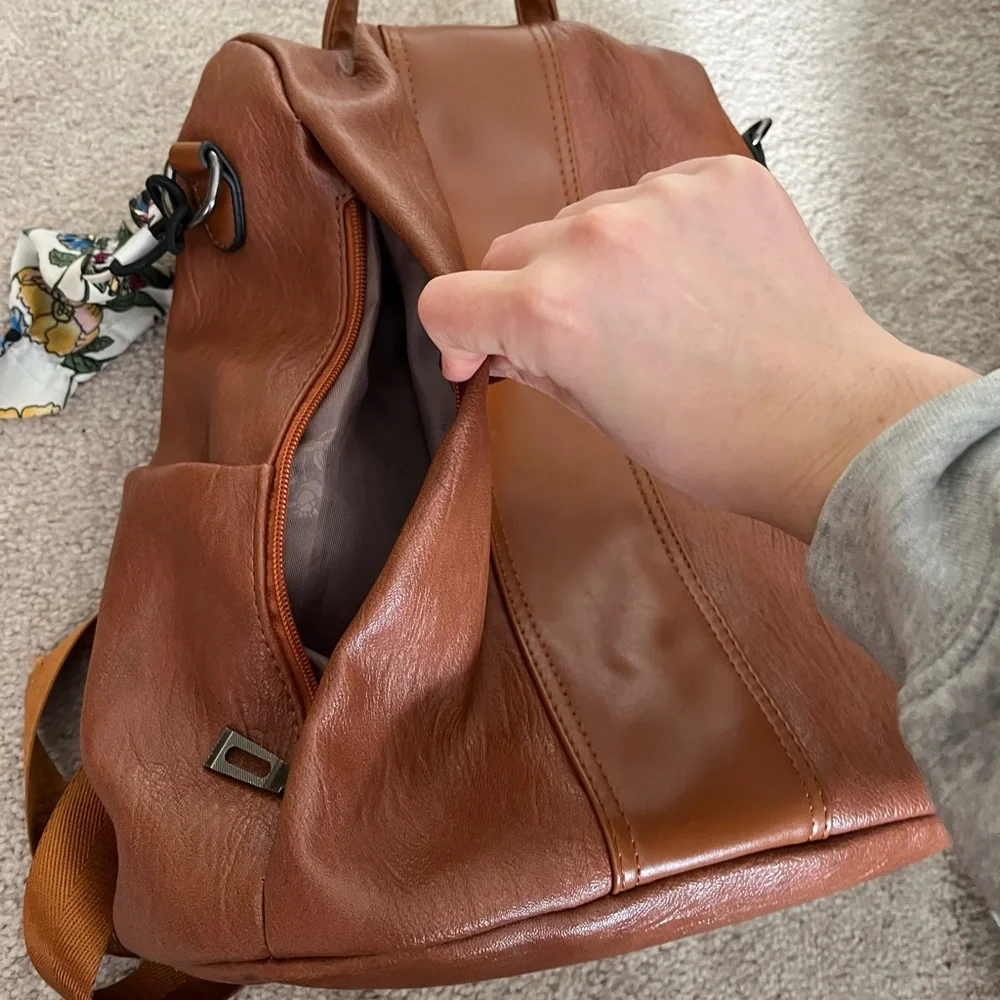 Backpack - Picture 2 of 7